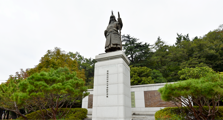 파군재신숭겸동상 사진