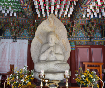 대구 동화사 비로암 석조비로자나불좌상(大邱桐華寺毘盧庵石造毘盧遮那佛坐像) 사진