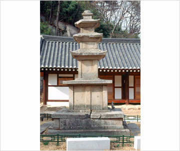 경산 불굴사 삼층석탑(慶山佛窟寺三層石塔) 사진